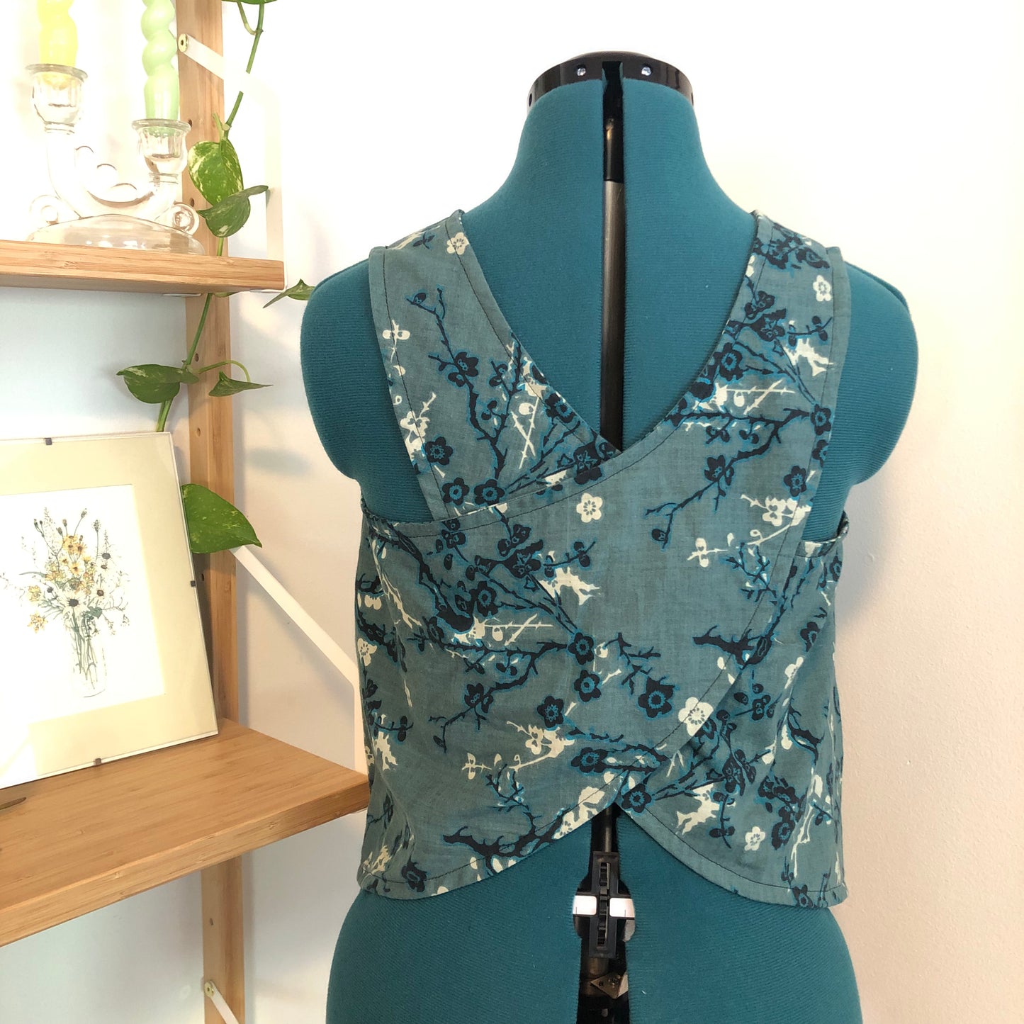Size 0/2 - Everyday Crop Cross-back Tank (Blossoms)